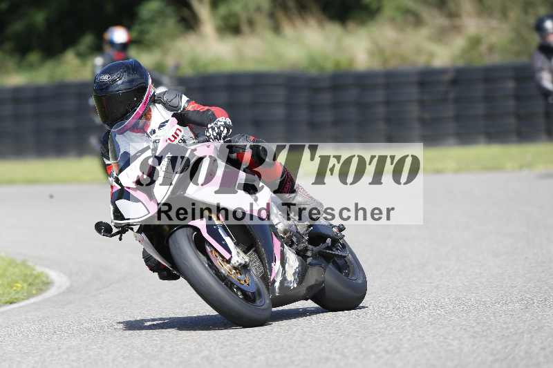 Archiv-2025/42 07.08.2025 Peter Studer Girls Day ADR/Gruppe pink/team